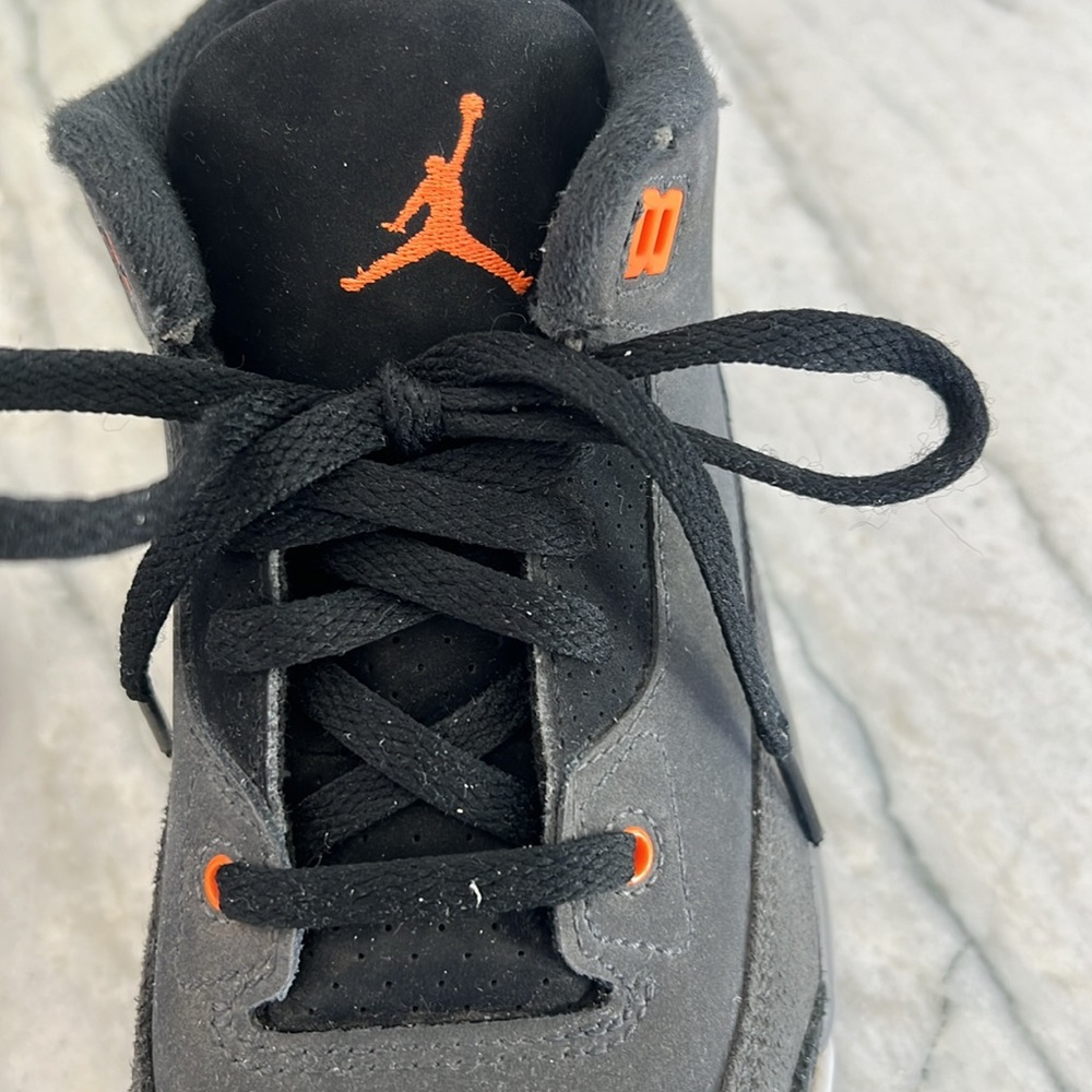 Cool youth 2 Nike Air Jordans.  Gently used/ look new! - Picture 3 of 7